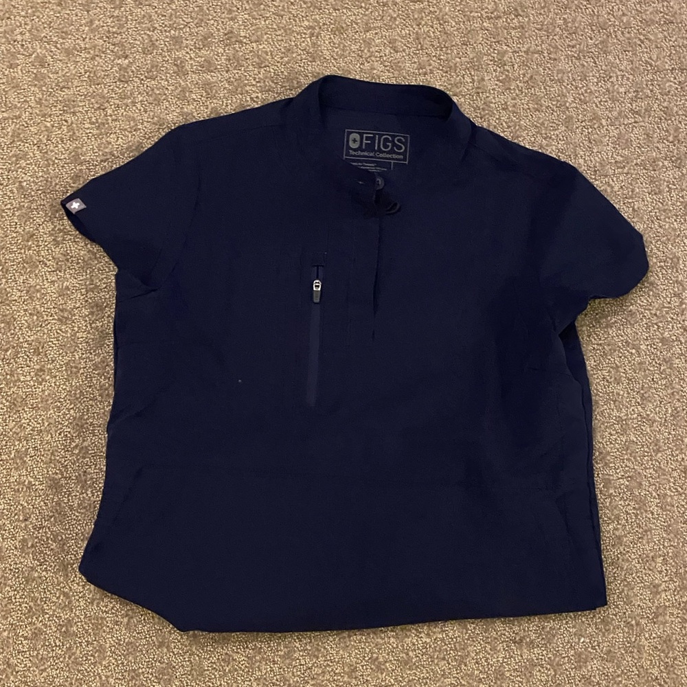 FIGS limited edition top in Navy